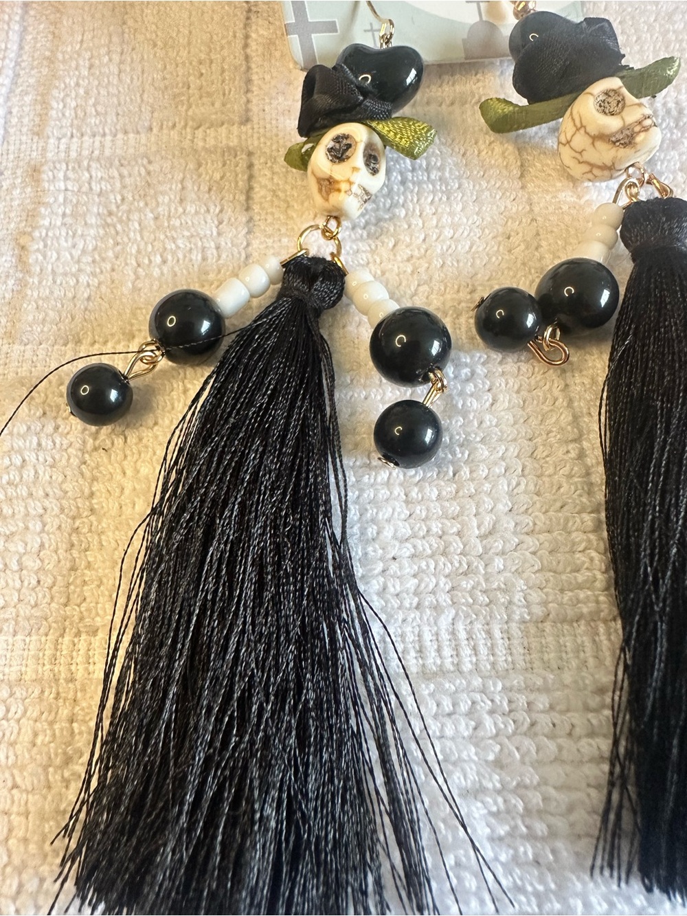 Source Unknown Black Tassel Skull Dangle Earrings with White Beads - Picture 2 of 2